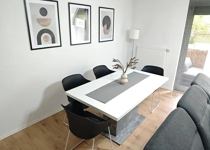 Fh-naehe: Modernes Mit Balkon هوف