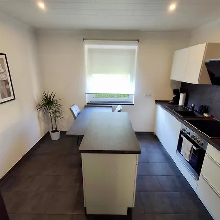Fh-naehe: Modernes Mit Balkon Hof (Bavaria)