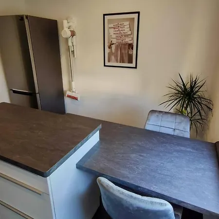 Fh-naehe: Modernes Mit Balkon * Hof (Bavaria)