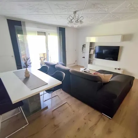 Fh-naehe: Modernes Mit Balkon Apartment *