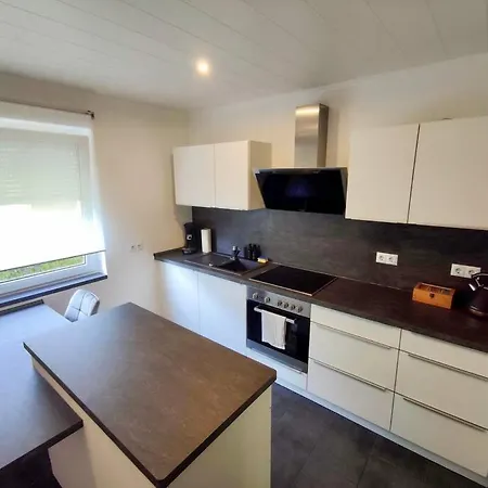 Fh-naehe: Modernes Mit Balkon Hof (Bavaria)