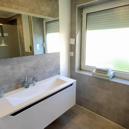 Fh-naehe: Modernes Mit Balkon *