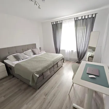 Apartment Fh-naehe: Modernes Mit Balkon *