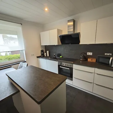 Fh-naehe: Modernes Mit Balkon Apartment Hof (Bavaria)