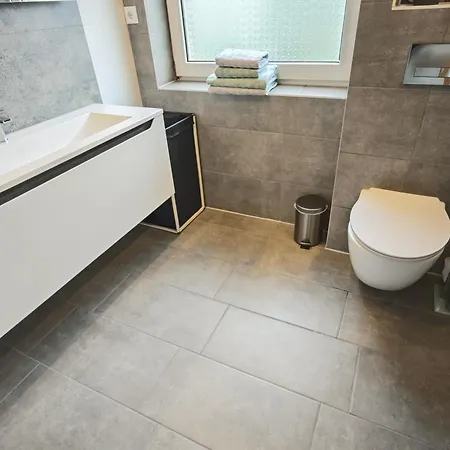 Fh-naehe: Modernes Mit Balkon * Hof