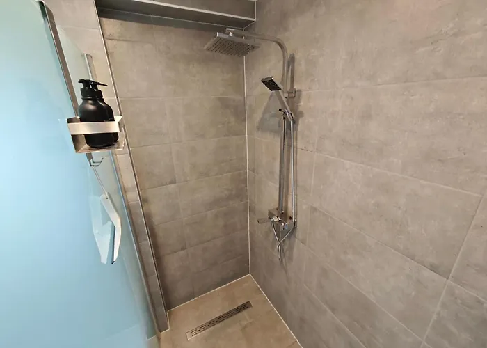 Fh-naehe: Modernes Mit Balkon Hof (Bavaria)