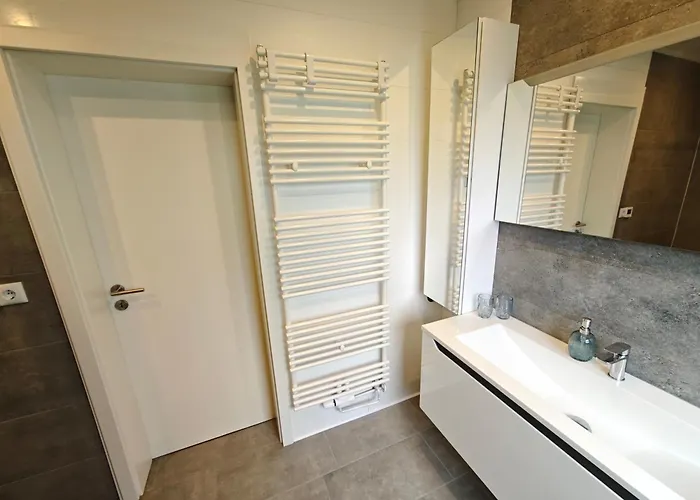 Appartement Fh-naehe: Modernes Mit Balkon